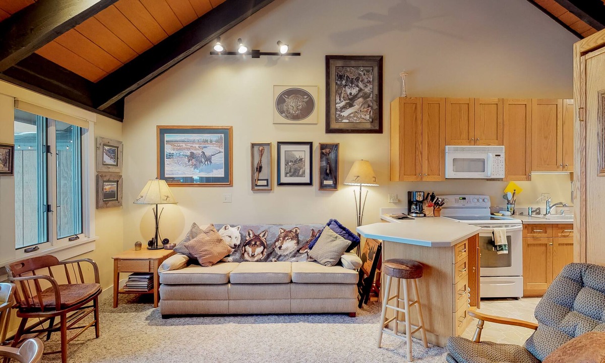 Big Sky Meadow Village Condo | Golf course condo with WiFi, fireplace - access to pool & hot tub