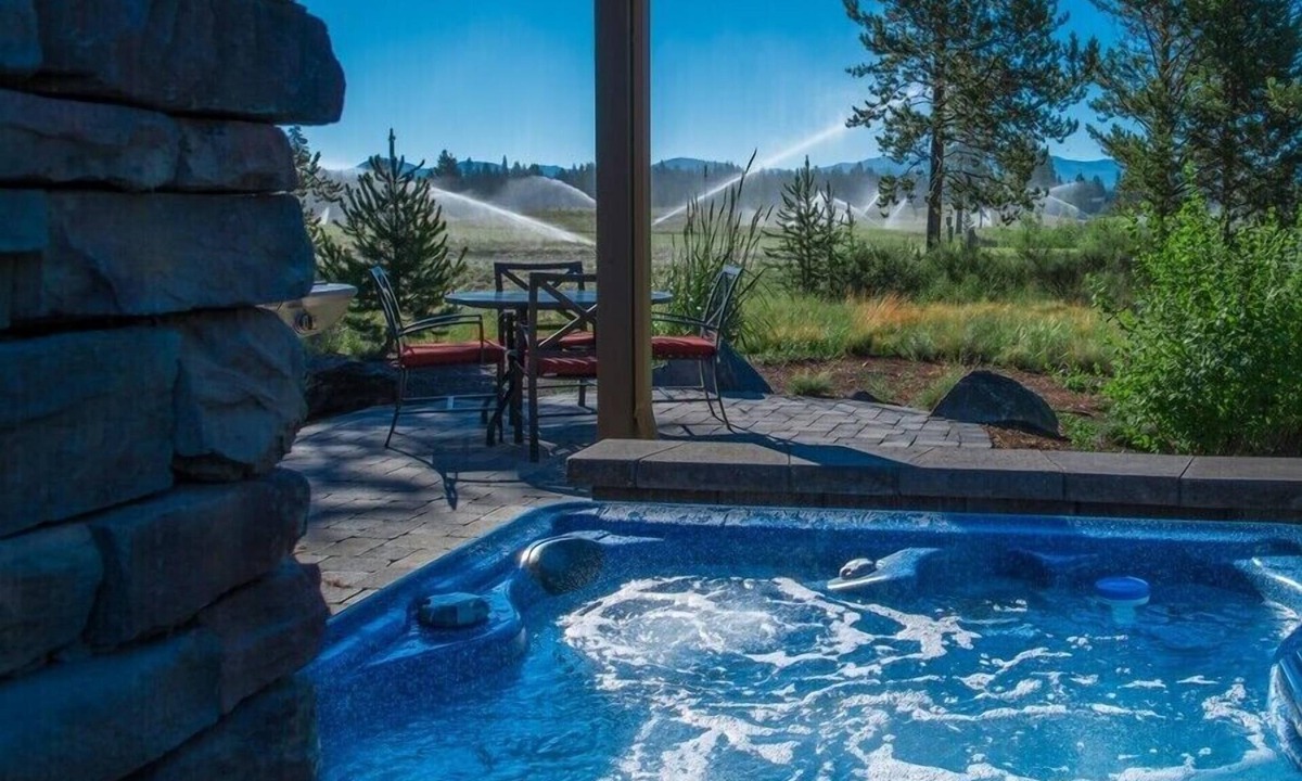 Sunriver Cabin | Golf Course Escape with Access to Exclusive Golf