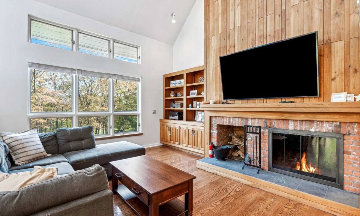 Quechee House | Golf Course, Fireplace, Pool Table - The Oasis*