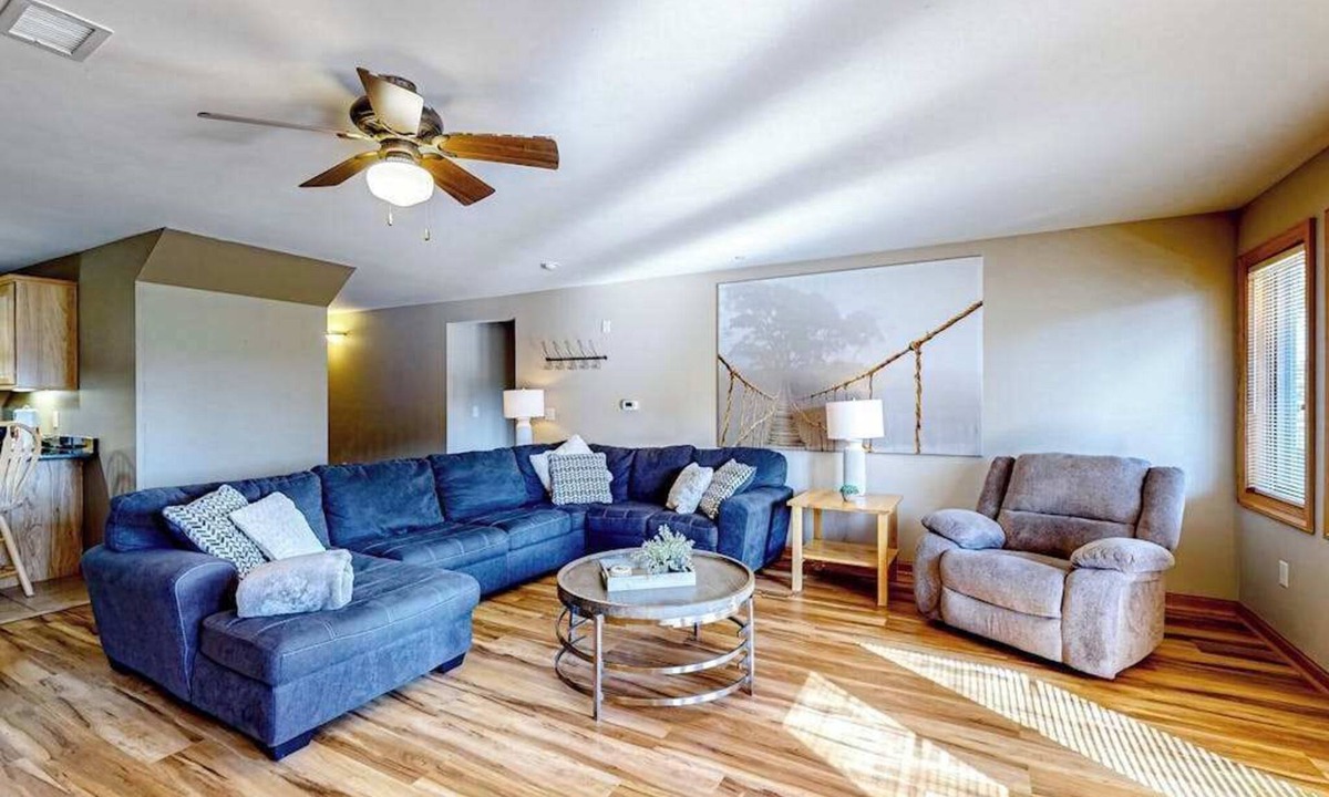 Dellwood Condo | Golf course-front condo with pool, hot tub, dock, tennis, golf, & private beach