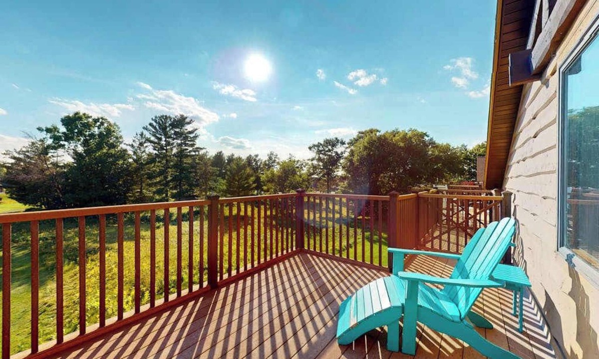 Dellwood Apartment | Golf course-front condo with pool, hot tub, dock, tennis, golf, & private beach