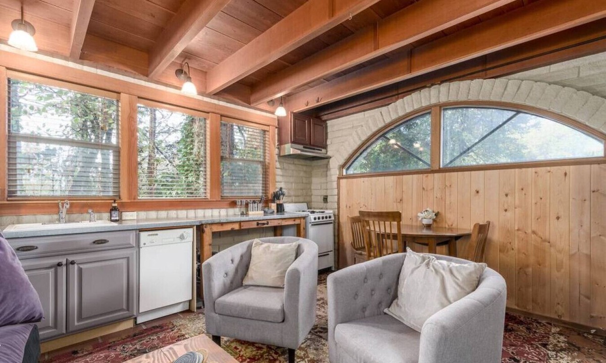 Amazon House | Golf Course Guest house