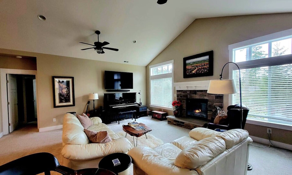 Port Orchard House | Golf Course home sleeps 6