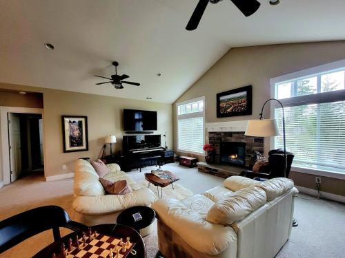 Port Orchard House | Golf Course home sleeps 6