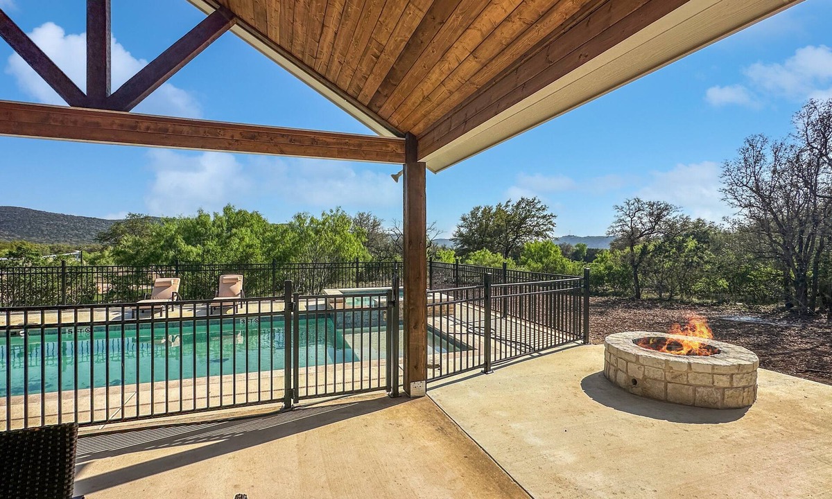 Sabinal House | Golf course views | Arcade, pool & hot tub