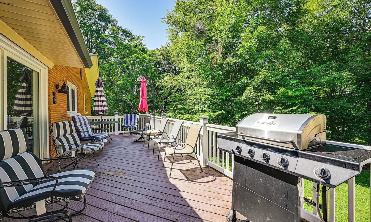 Vine Grove House | Golf Course Views & Games Galore - Vine Grove Gem!