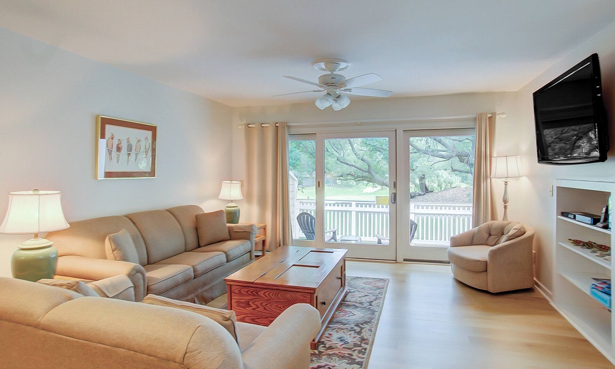 Isle of Palms Villa | Golf course villa with pool & tennis access - walk to the ocean beach!