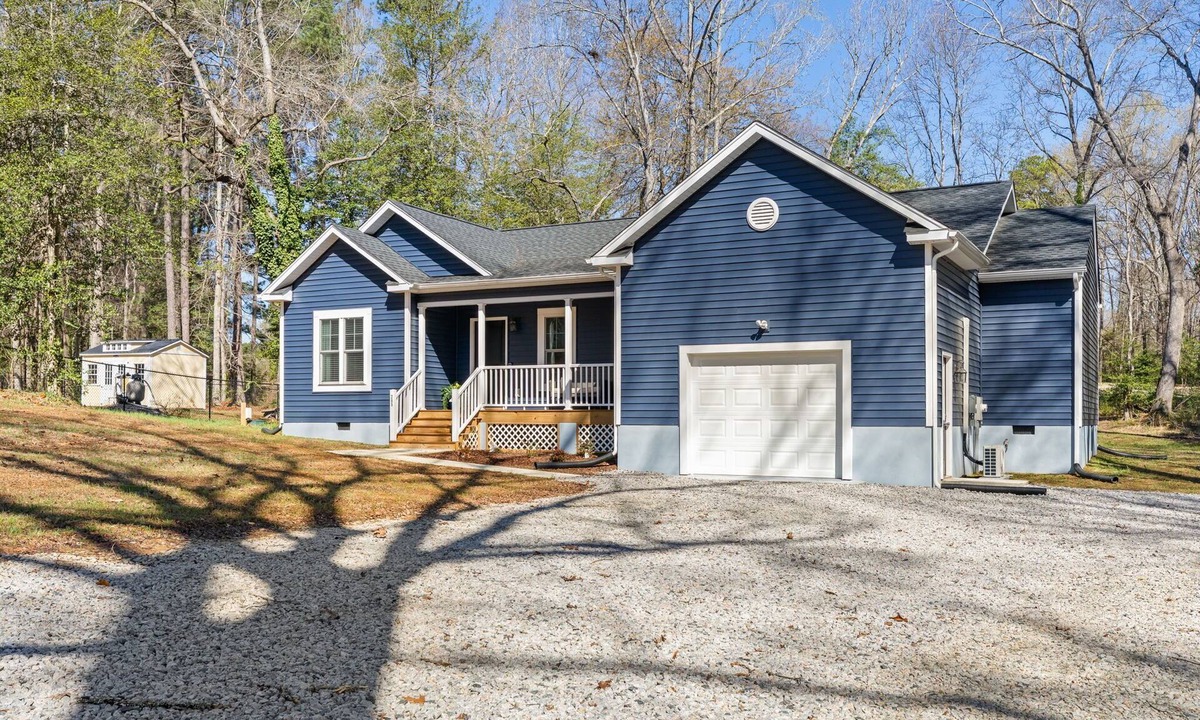 Bracey House | Golf, Covered porch, Quiet Neighborhood, Fireplace, Firepit, Game room