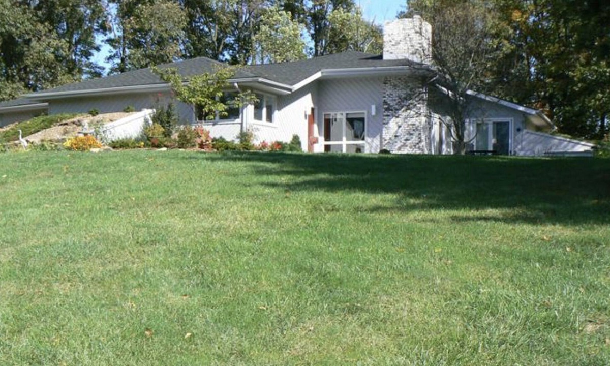 Celestine House | Golf Getaway - Located next to Sultan's Run Golf Course