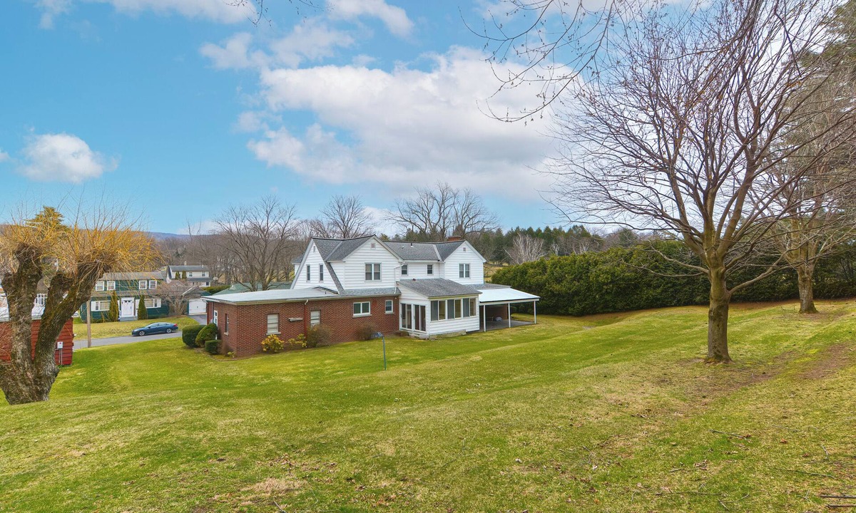 Adams House | Golf House by Mt Greylock - Walkable Adventures!