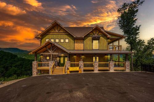 Gatlinburg - Pigeon Forge House | Golf sim theater pool hot tub