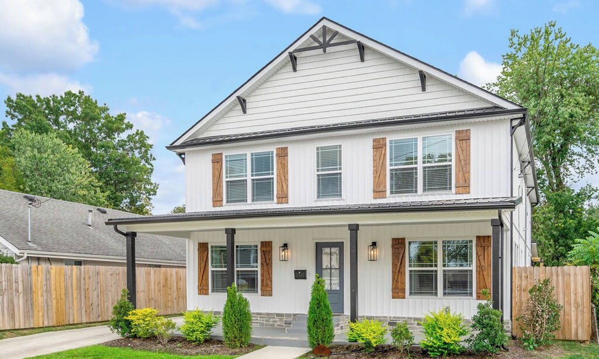 Lexington House | Golf Simulator | Hot Tub | Downtown | Game Room |