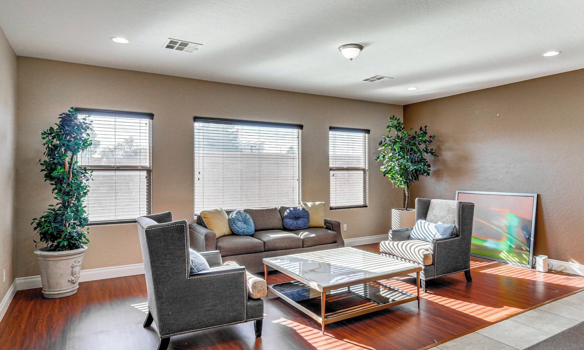 Sunrise Manor House | Golf, Work & Explore: Las Vegas Gem w/Pool Access