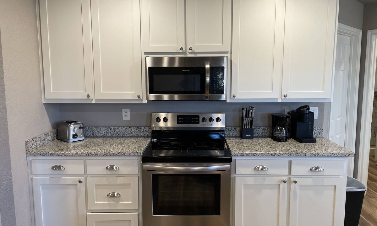 Bowie House | GOLFERS⛳️GETAWAY! 2/2 home on Twisted Oaks golf course, within minutes of lake