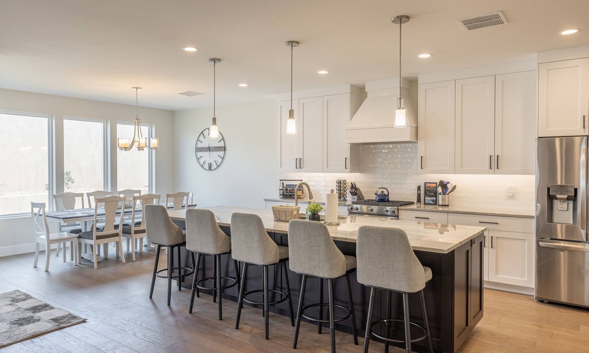 St. George House | Golfside 4BR - 3 King Suites, w/Hot Tub & Firepit