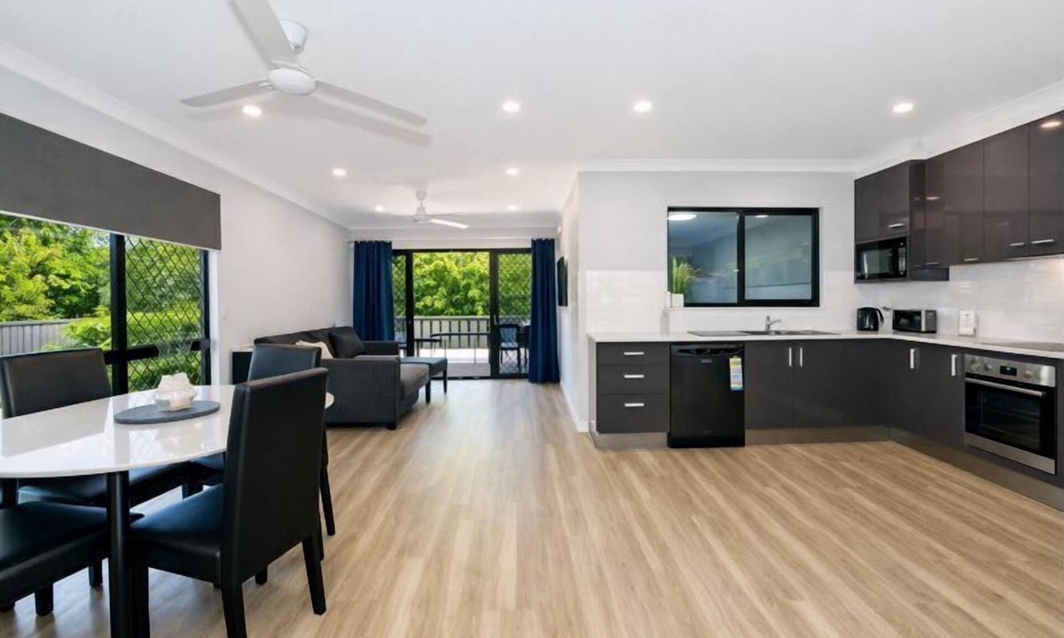 Rosslea Apartment | Golfside Haven 2 Bedroom Duplex with Golf Course