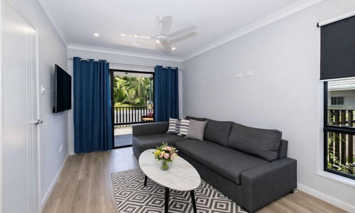 Rosslea Apartment | Golfside Haven | 2BR Rosslea Duplex | Sleeps 4 | Golf Views & Parking