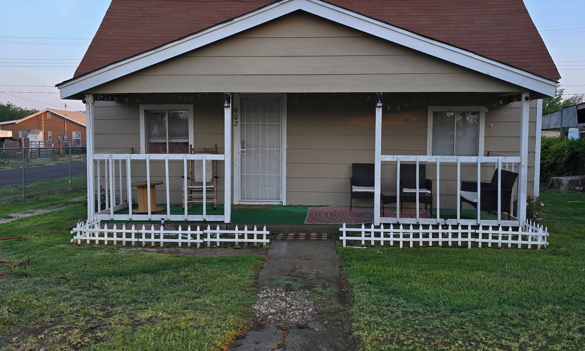 Hagerman House | Gomez Family Country Home