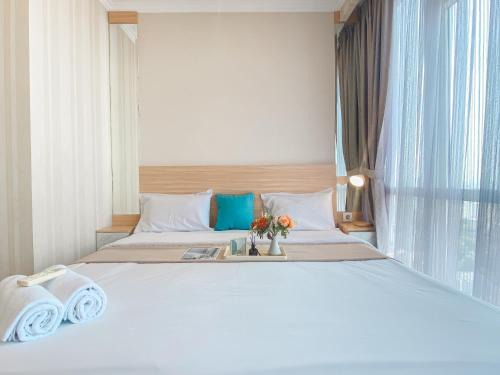 Cikini Apartment | Good and Relaxing 2BR at Menteng Park Apartment By Travelio