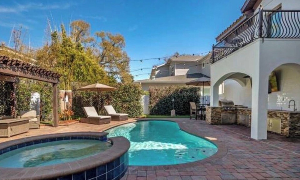 Virginia Park House | Good Place Rentals Elegant Edition