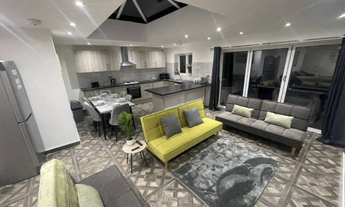 Old Windsor House | Good Priced 6 Bedroom Home With Free Parking Family Holiday - Windsor