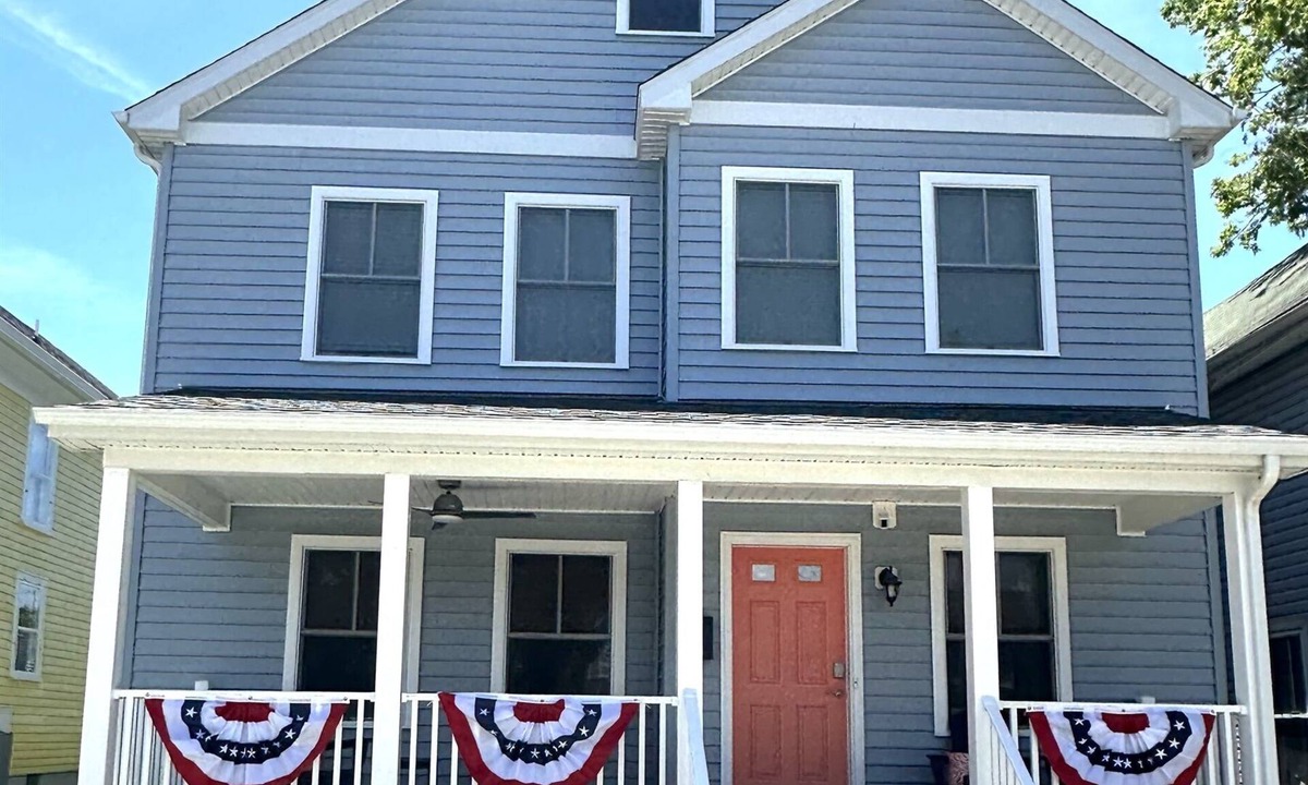 Cape Charles House | Good Times on the Cape-1st & 2nd flr Master