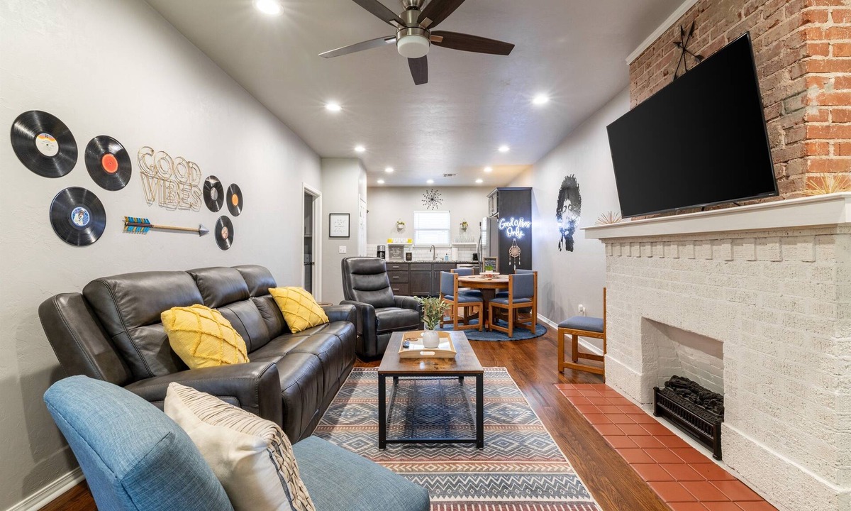 Chickasha House | Good Vibes Chickasha | Fiber WIFI | W/D | NEW!
