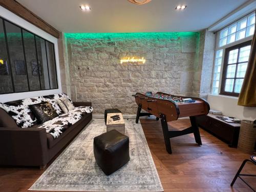 Quartier de la Folie-Mericourt Apartment | GOOD VIBES Luxurious Loft in Paris 11th, with AC & table football