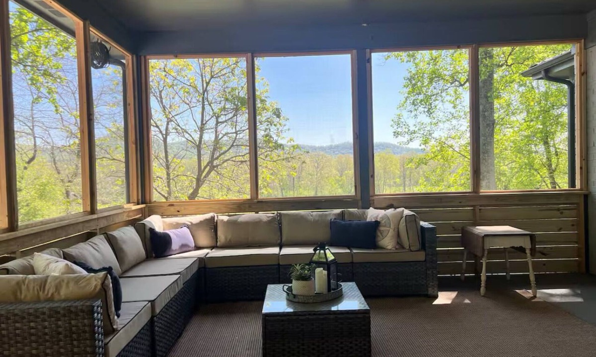 Clay City House | Good Vibes Only: Red River Gorge! Large Game Room! Hot Tub!