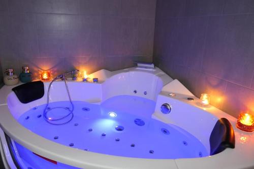 Moissac Apartment | Good Vibes Room