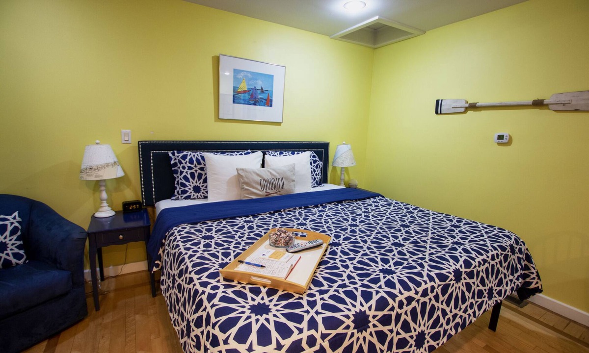 New Buffalo Apartment | Goodrich Studio King Size with Jacuzzi