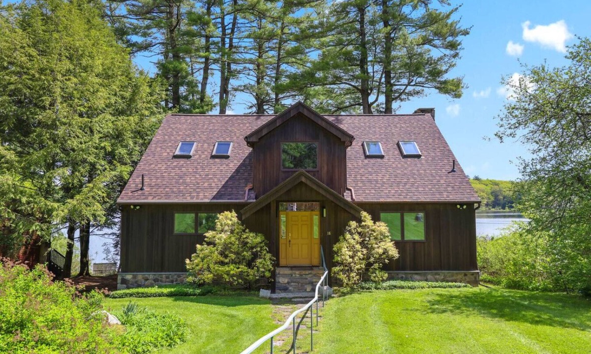 Tyringham House | Goose Pond Landings | Private Dock Kayaks