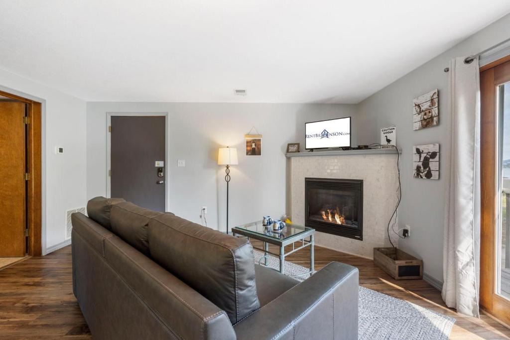 Big Cedars House | Goose's Gander Suite