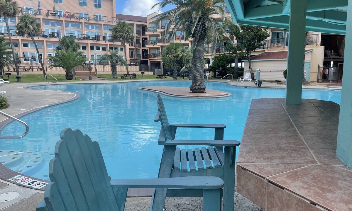 Galveston Condo | Gorgeous 1 bedroom beach front condo. Sleeps 6
