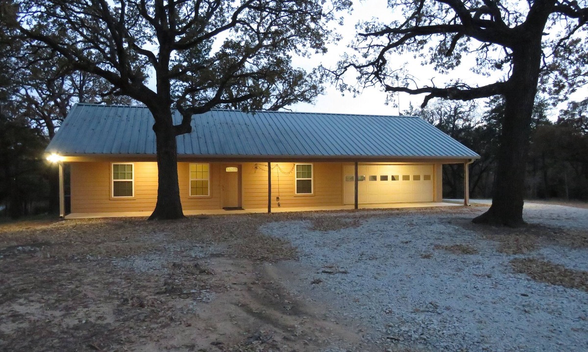 Gainesville House | Gorgeous 2 bed 2 bath house on 3 acres on Hwy 82