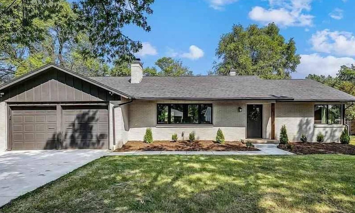 Wichita House | Gorgeous 3 bed 3 bath home with 2 car garage