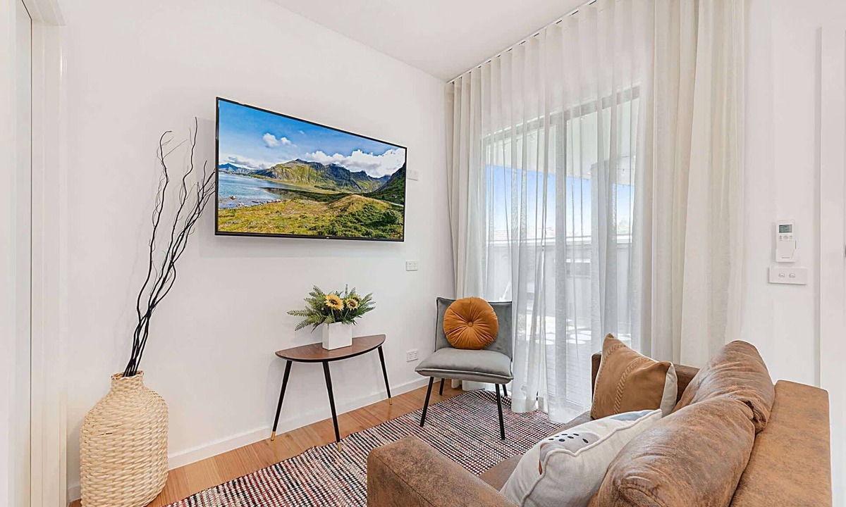 Carnegie Apartment | Gorgeous 3-Bed House with Spacious Shared Backyard