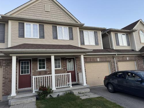 Grand River South House | Gorgeous 3-Bedroom 3Bathroom house