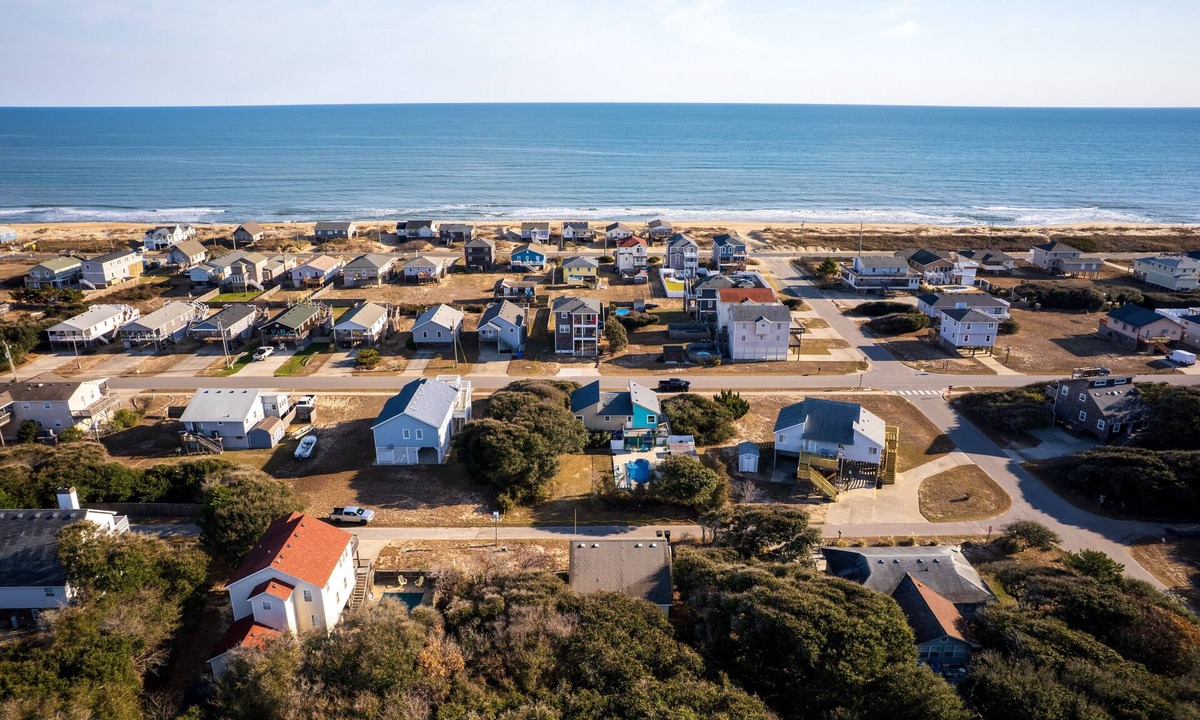 Sea Scape House | Gorgeous 3-bedroom house, 2 minute walk to the beach in charming Kitty Hawk