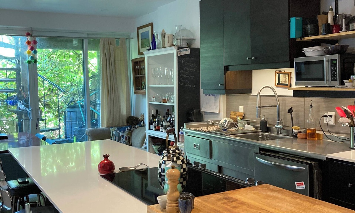 Parkdale House | Gorgeous 3 bedroom in West-End Toronto, Close to U of Toronto, TMUn