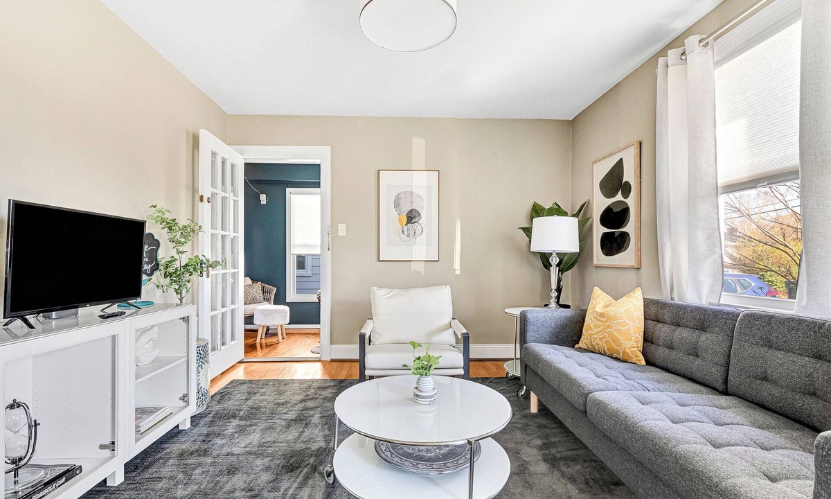 Lakeside House | Gorgeous 3BR Near Botanical Gardens w/Fenced Yard, Large Deck, Dog-Friendly