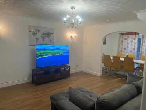 Bradley Stoke Villa | Gorgeous 4 Bed Detached House