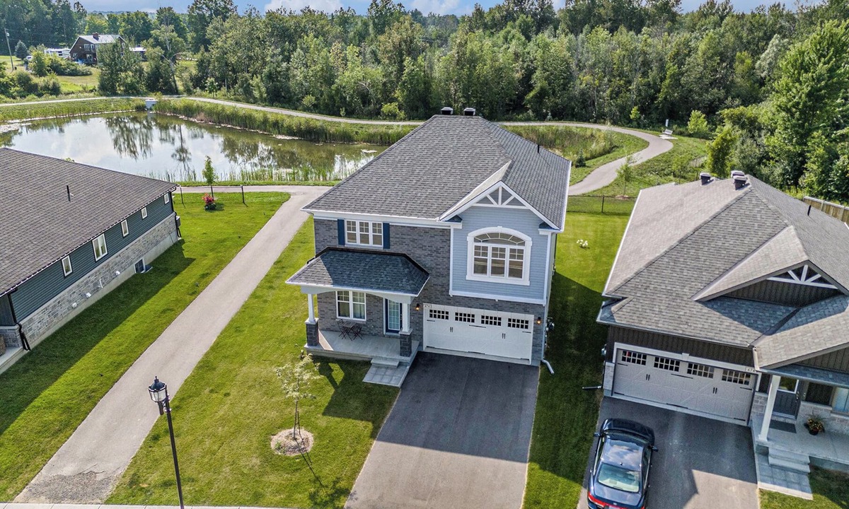 Kemptville House | Gorgeous 4 bedroom house in Golf Course Community