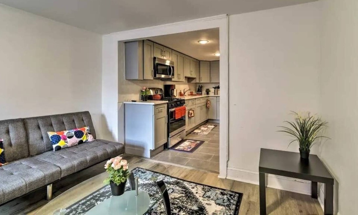 West Side Apartment | Gorgeous 4 BR on The Heights