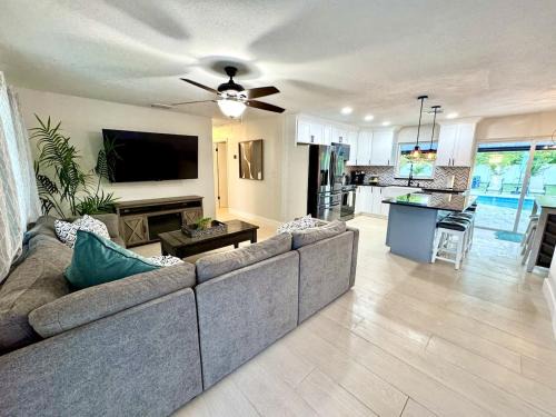 Sun Bay South House | Gorgeous 4 BR Pool Hot Tub Home All King Beds