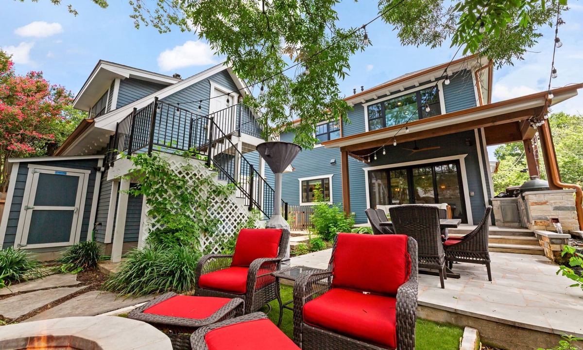 Westfield House | Gorgeous 4BD Plus Studio for 12 with Fire Pit & Near Downtown!