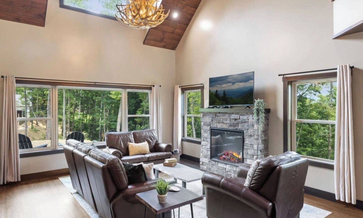 Wears Valley Cabin | Gorgeous 4BR Cabin with Hot Tub!
