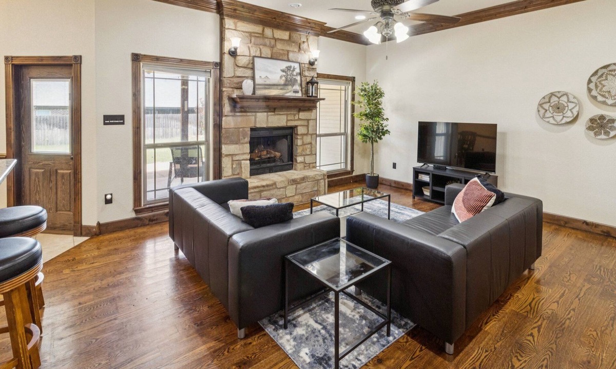 Abilene House | Gorgeous 4br Dakota Springs Home 3 Bedroom Home