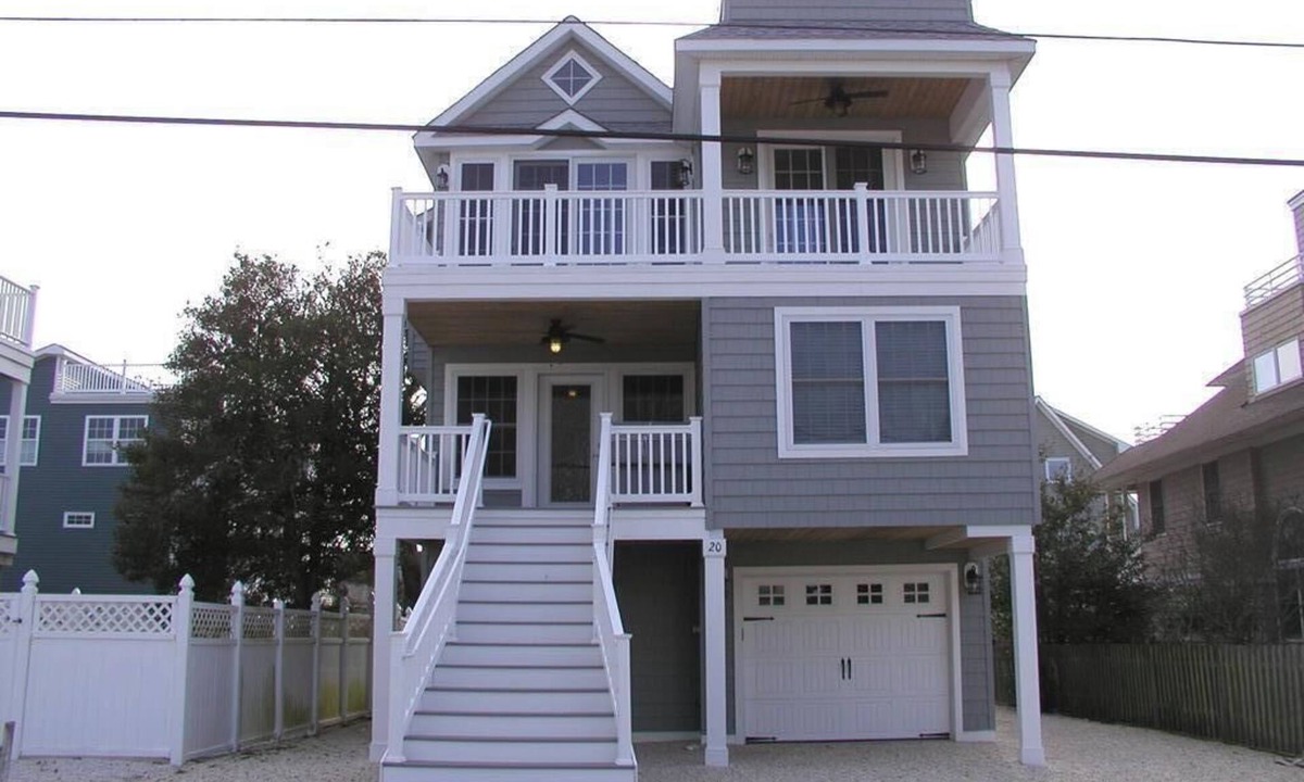 Beach Haven Gardens House | GORGEOUS 5 BEDROOM OCEANSIDE HOME!