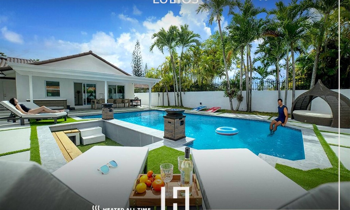 Ludlam House | Gorgeous 5BR/Games/Fire Pit/BBQ/H. Pool & Hot Tub
